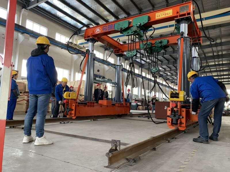 南京今明機(jī)械工程有限公司自主研發(fā)國內(nèi)首臺20噸氣動起重機(jī)成功驗(yàn)收！